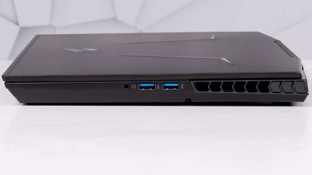 聊一款散热策略激进的雕牌游戏本