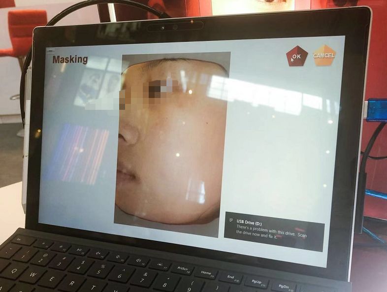 张嘉倪同款月光宝盒精华液,张嘉倪给人涂保湿美白精华液