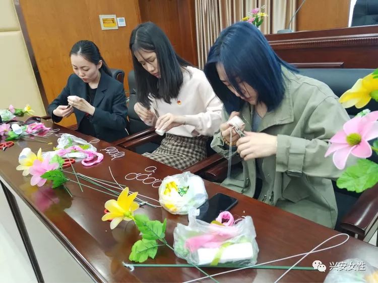 兴安盟司法局机关妇委会举办纪念“三八”国际劳动妇女节109周年插花艺术培训班
