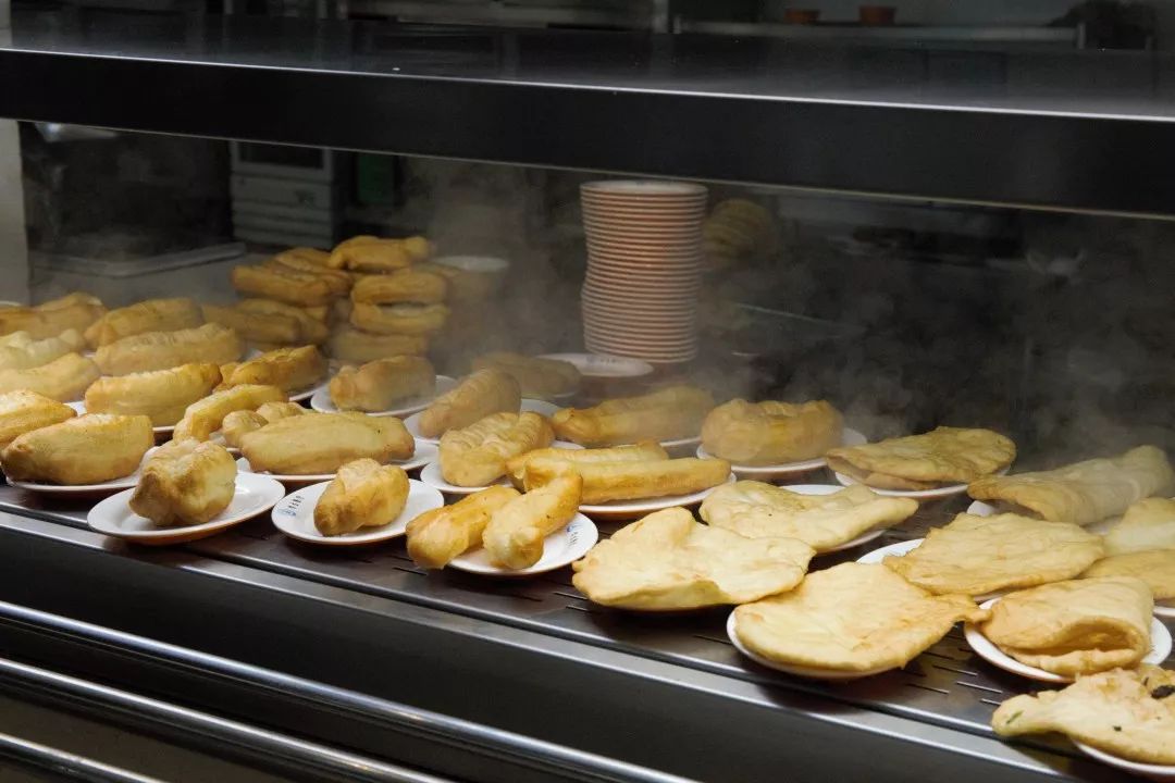 叫醒你的不是梦想是早餐,叫醒你的不是闹钟是鸟叫声