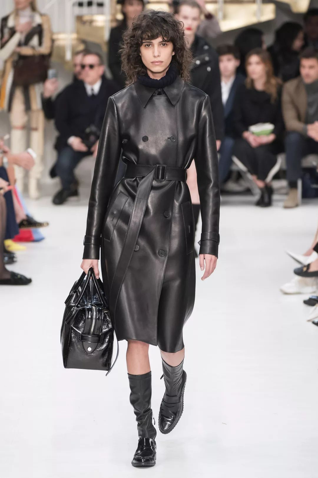 穿上它又酷又有钱，今年一定要买一件