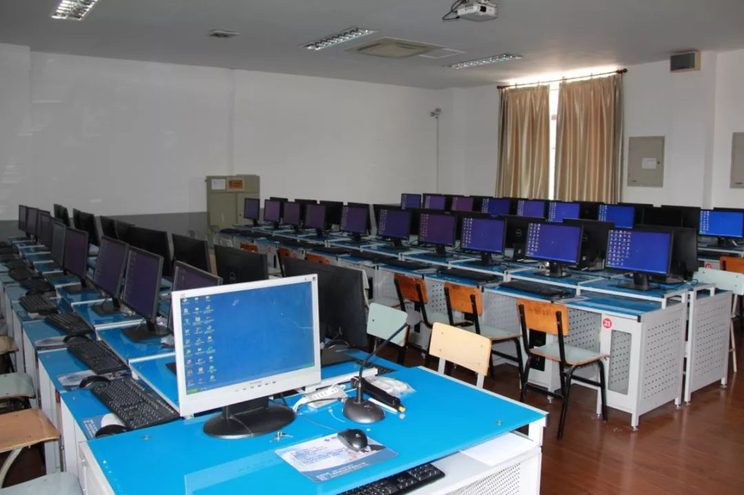 工作技能培训哪家强？宝山这几家*级A**培训机构了解一下！