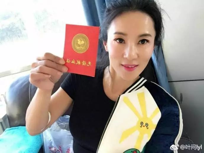 18岁最年轻辣妈照,世界上最年轻的辣妈