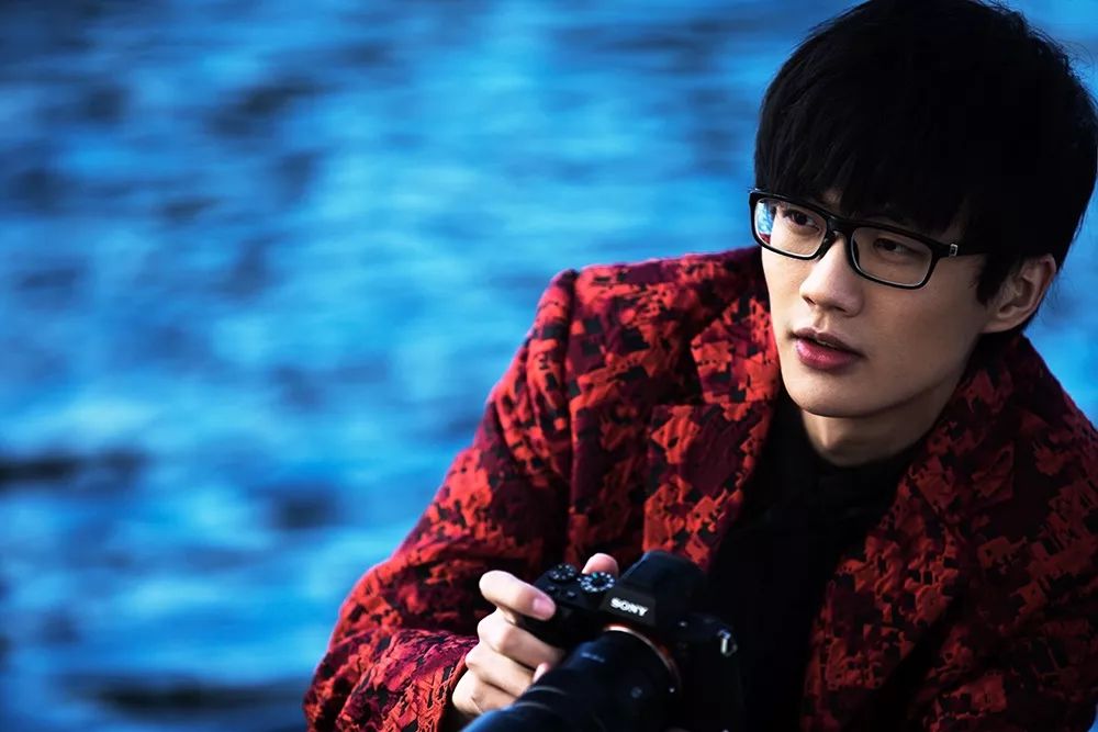 力压周杰伦、引领非主流、霸屏QQ空间…陪你长大的他，怎么混得这么惨？