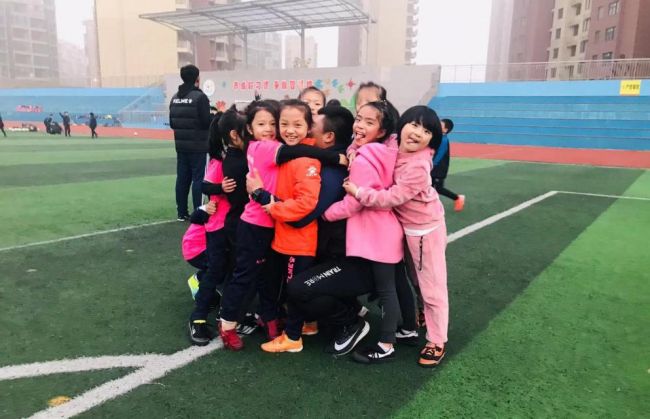 当东北大哥遇到可爱的小女孩,当硬汉遇上可爱的小女孩