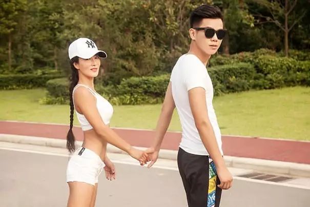 18岁最年轻辣妈照,世界上最年轻的辣妈