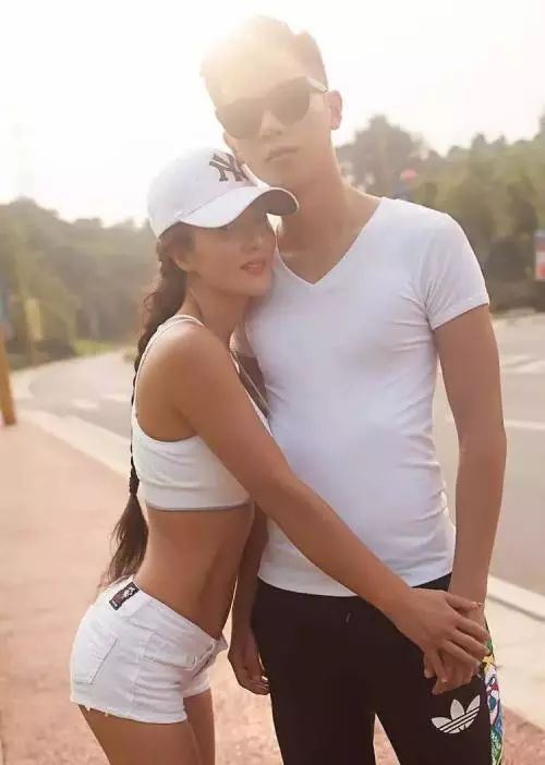 18岁最年轻辣妈照,世界上最年轻的辣妈