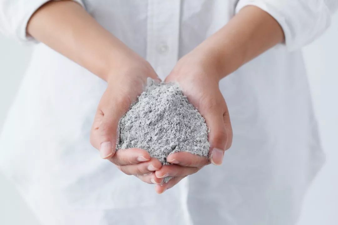 用了几年的火山泥一洗白,用火山泥洗澡