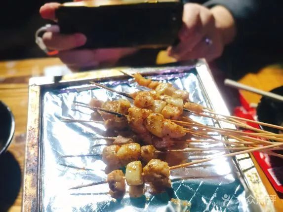 鲜城探店|石家庄这几家爆火的撸串儿店，吃一口让你欲罢不能！！