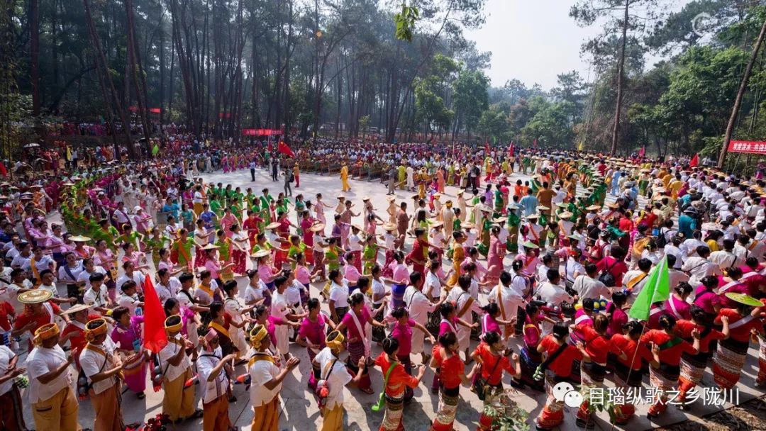 新泼水广场泼水时间,新泼水广场
