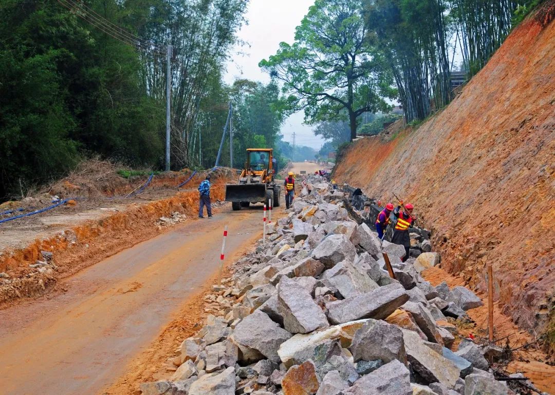 聚焦打通断头路,一条路串联旅游景点