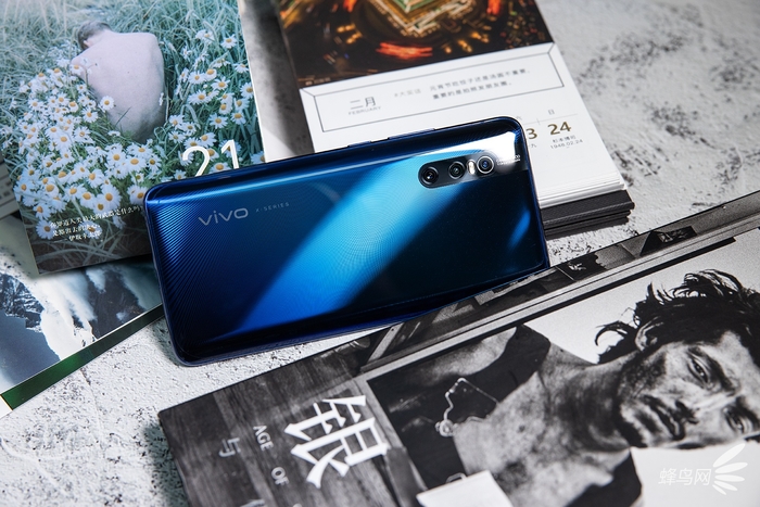 孔雀开屏般的美丽vivox27测评,vivox27采用的是什么屏旗舰版
