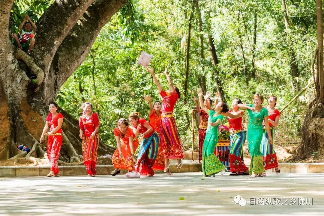 新泼水广场泼水时间,新泼水广场