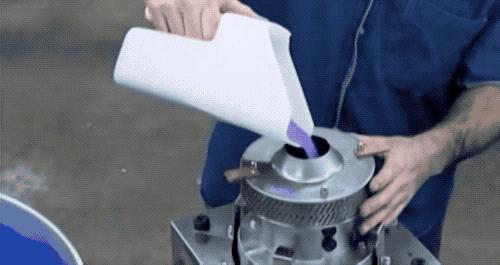 看过游乐园必备棉花糖机！开始思考棉花糖是怎么被卷成「云朵」的...