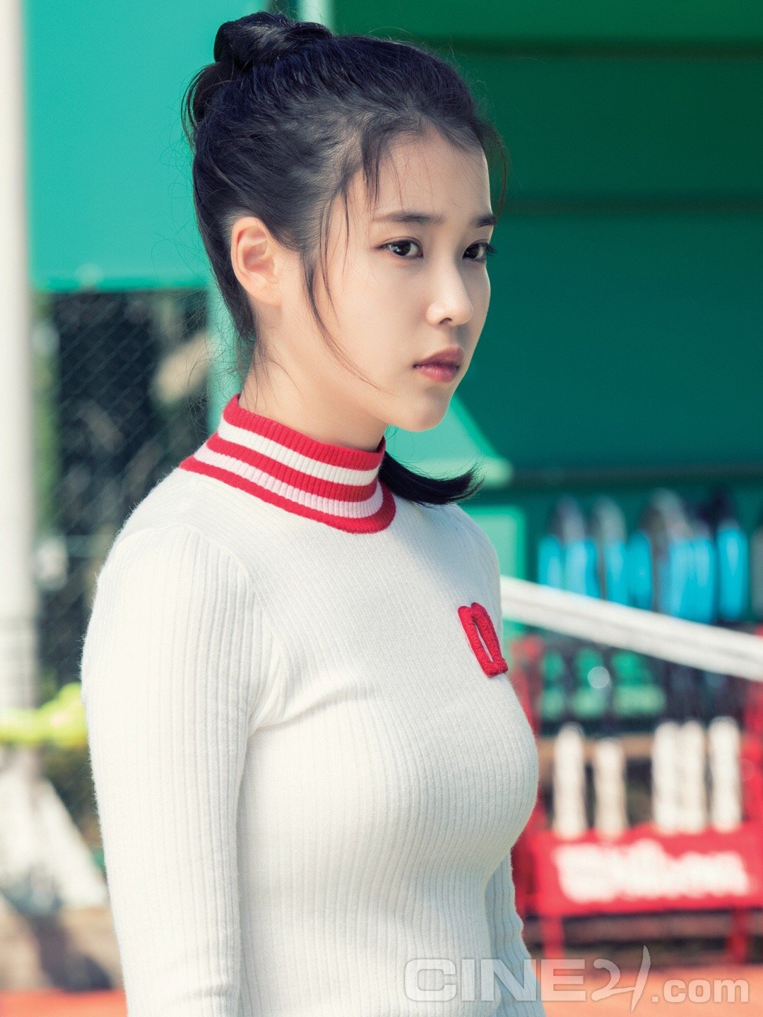 iu新闻,iu新闻发布会唱歌