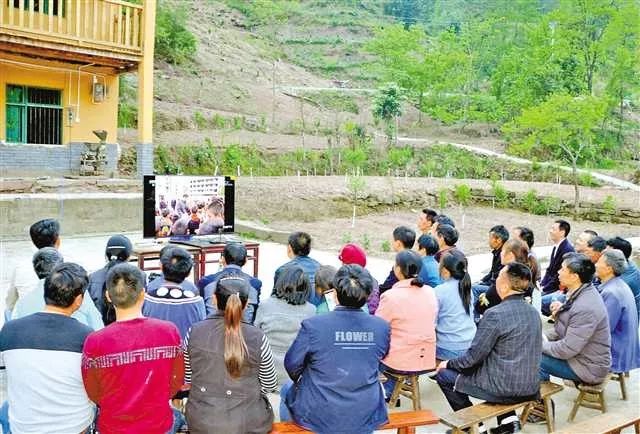 习*平近**总书记考察重庆引起强烈反响