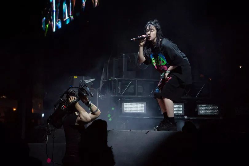 火爆国外音乐节现场,外国音乐节燃爆现场观众画面