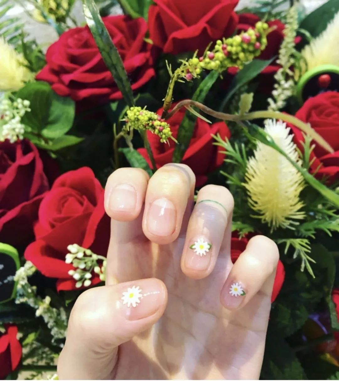 一款又甜又酷的美甲推荐给你们,夏日必备美甲ins风童趣