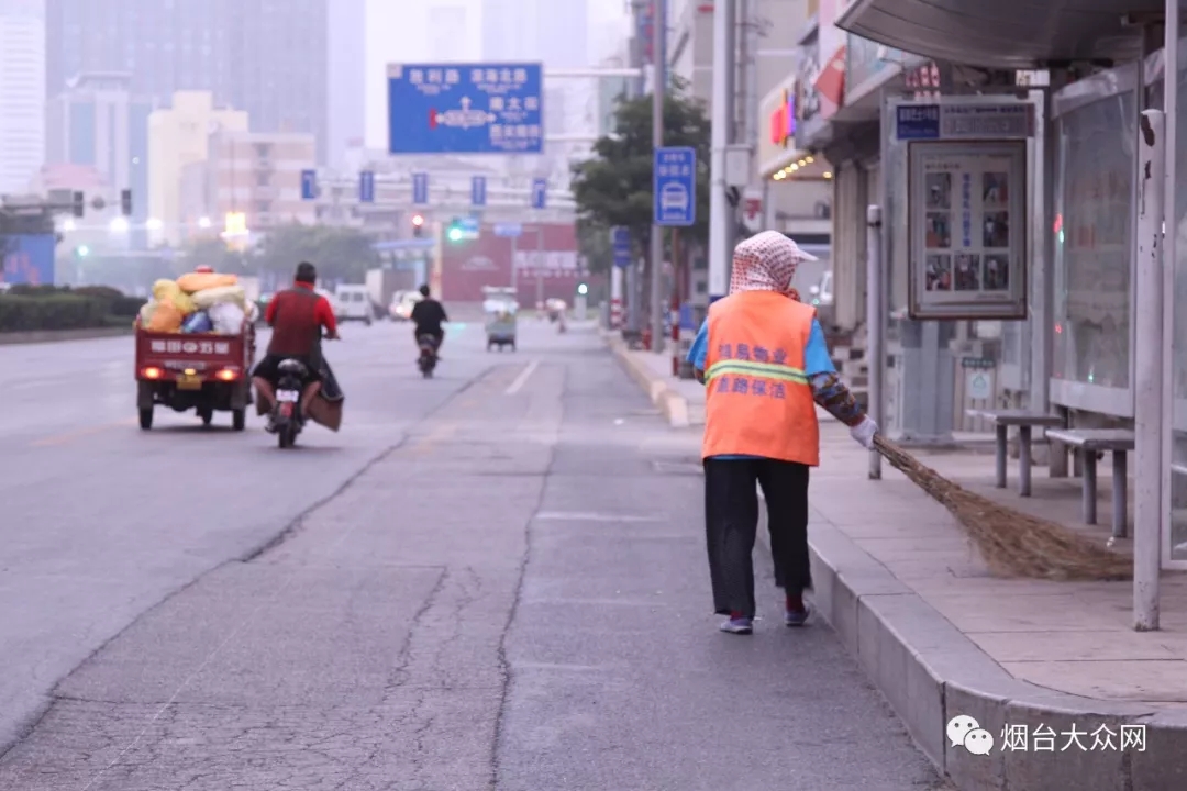 向劳动节致敬,向五一劳动节致敬的动态图片