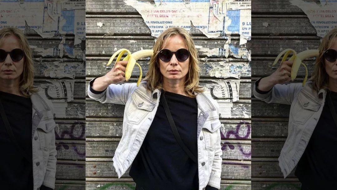 波兰人纷纷开始“吃香蕉”？原因与一件争议性艺术品有关...