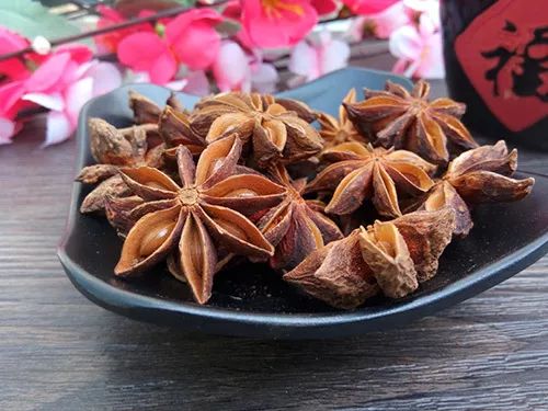 秋冬泡脚加点它,天冷了用这种方法泡脚更有利健康