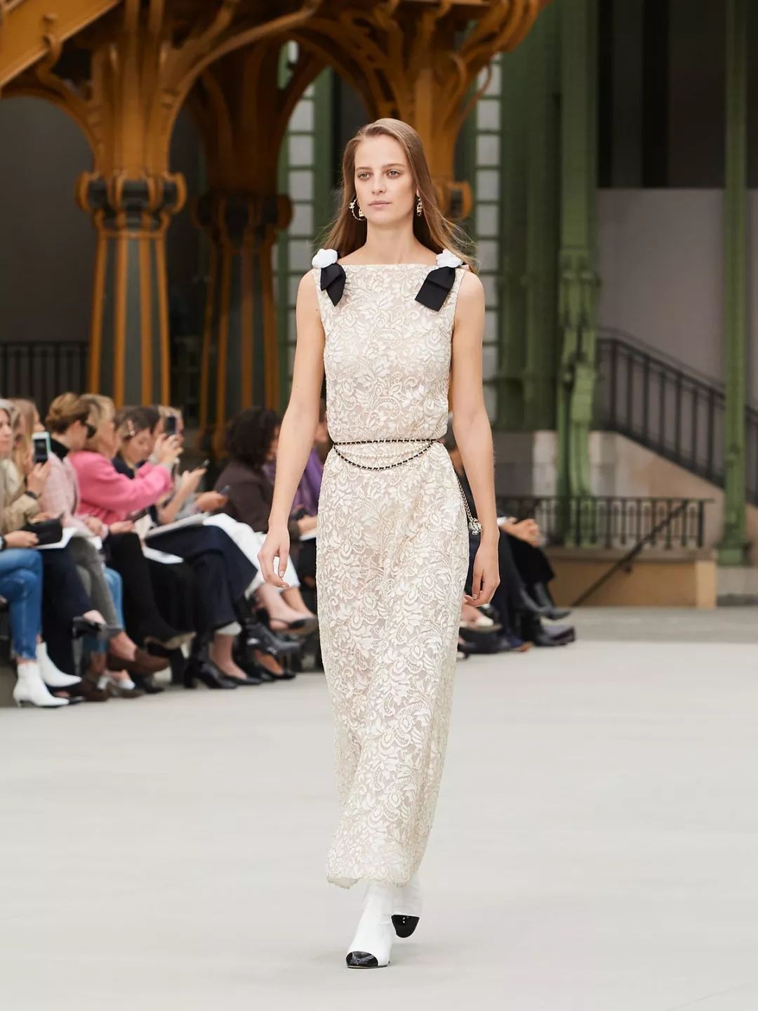 乘坐“香奈儿列车”度假，你遇见了谁？