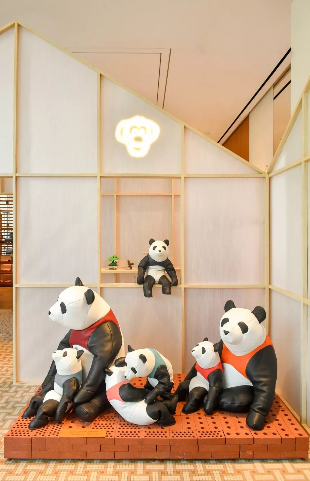 大家都开始做联名了，爱马仕和成都的“联名款”是怎样的？