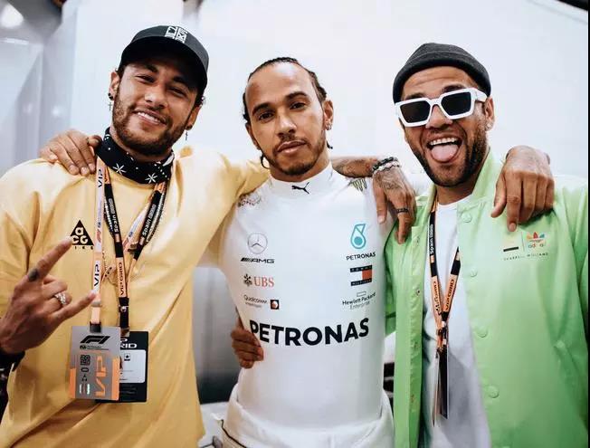 他为5岁患癌孩子空运F1赛车，她95岁再捐1711万元