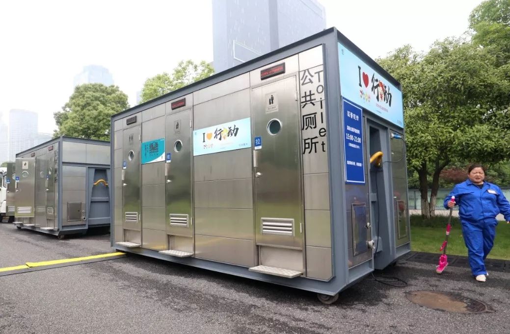 人从众上海外滩人山人海,人从众人山人海