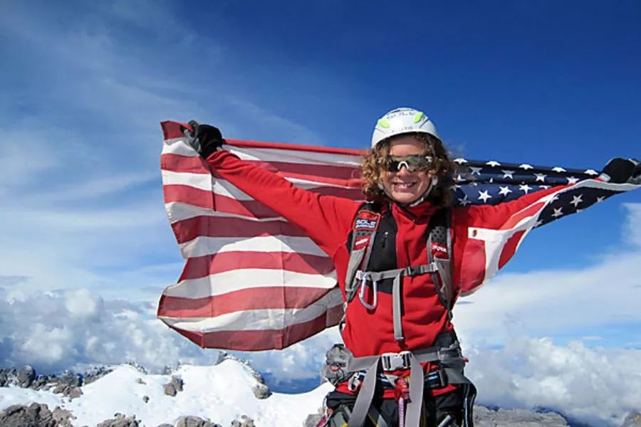 世界之巅珠穆朗玛峰文案,世界之巅珠穆朗玛峰俯视地球