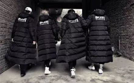 偶像周边生意火爆，粉丝的钱真这么好挣？