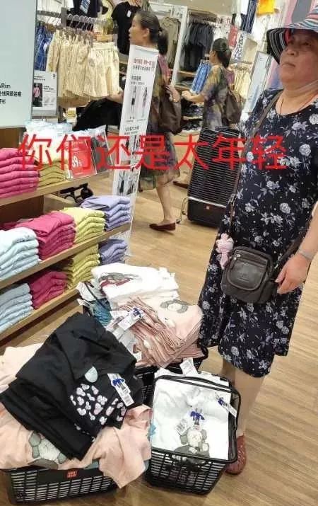 kaws璺熶紭琛ｅ簱,浼樿。搴撴姠kaws