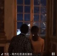 夏天被粉红色泡泡承包，嫁给爱情的女孩脸上都挂着糖霜