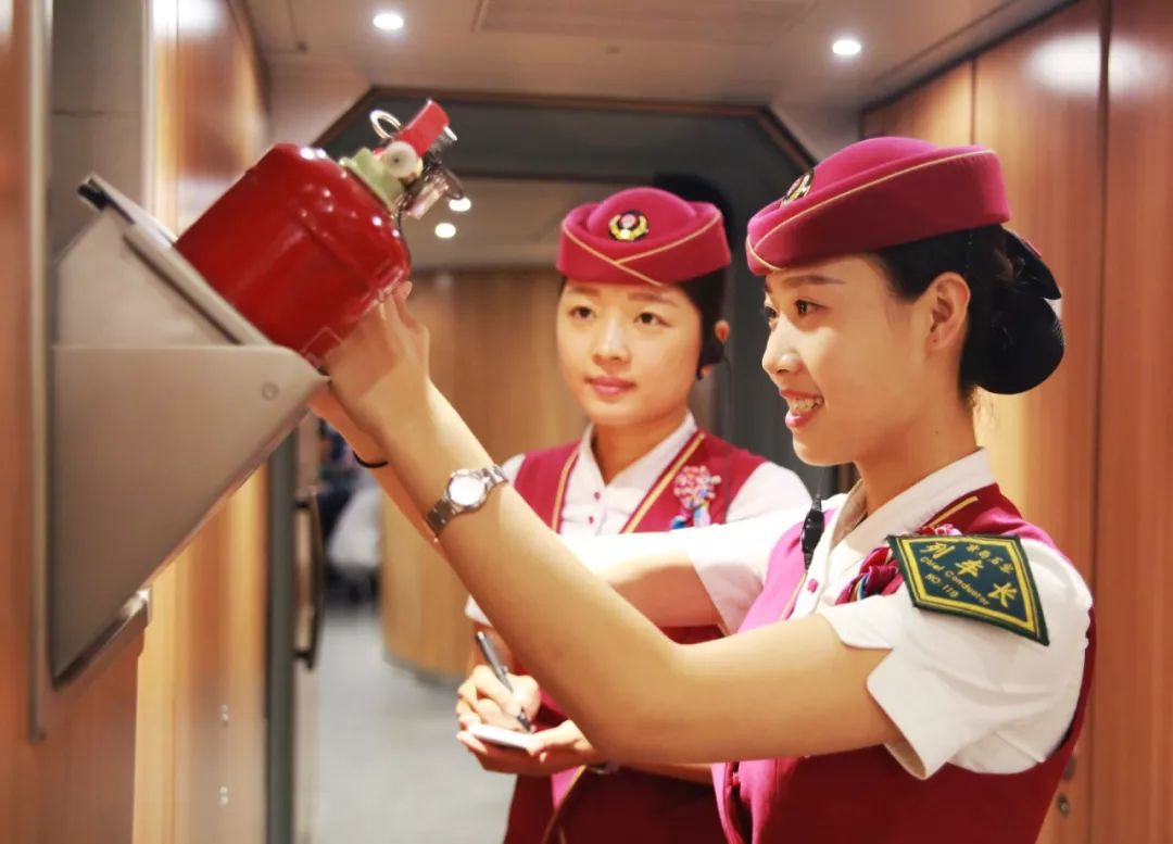 想进铁路考哪个学校,西安铁路工作技术学院靠谱吗