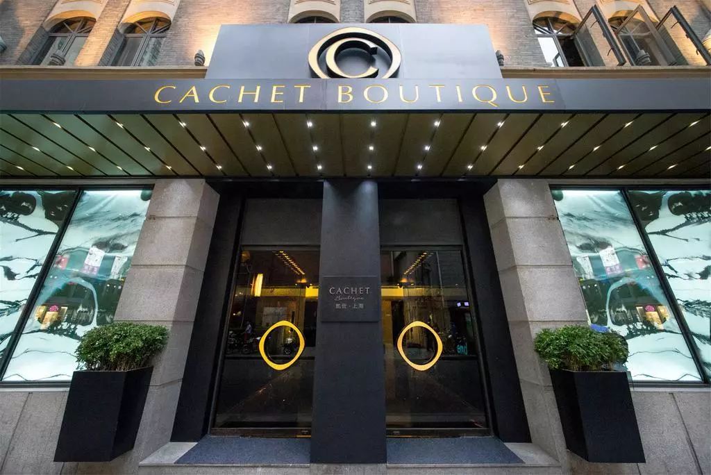 走南闯北头一遭|睡进国际汽联二级赛车场是怎样一种体验？