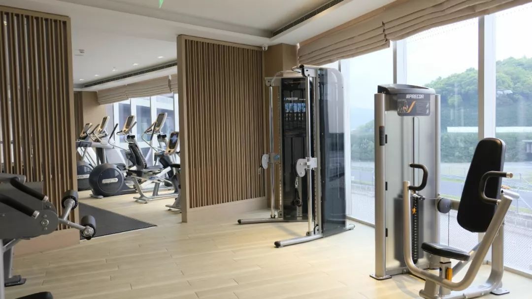 走南闯北头一遭|睡进国际汽联二级赛车场是怎样一种体验？