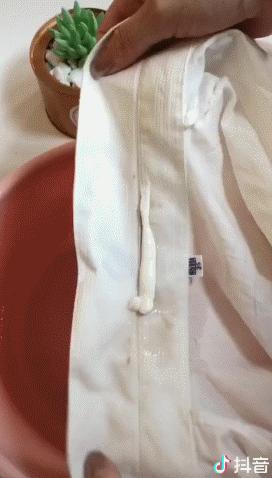 风油精滴点在衣服上有什么效果,风油精喷在衣服上会怎么样