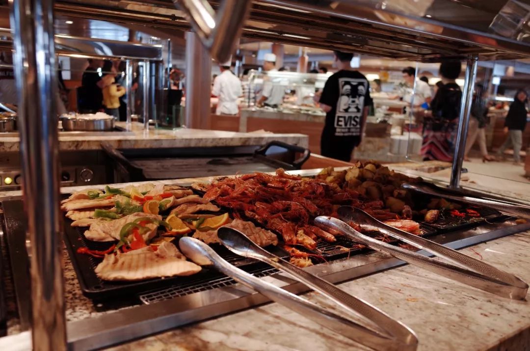 亚洲最大号游轮,亚洲最豪华游轮经过太平洋