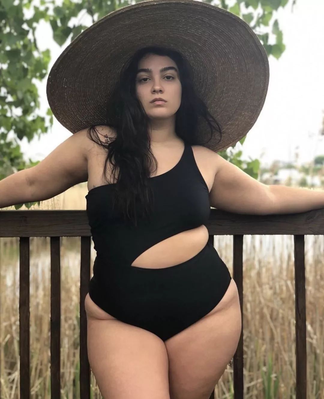 什么泳衣好看又好穿又不显胖,pdd泳衣推荐瘦子穿