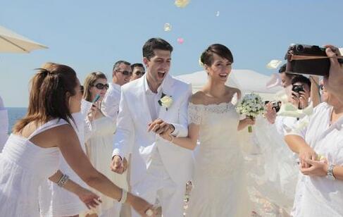 属鸡和什么属相最配属鸡人的婚姻,属鸡和属鸡生什么属相的孩子最好