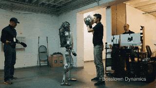 请停止霸凌机器人，“波士顿动力Atlas”反击人类真相