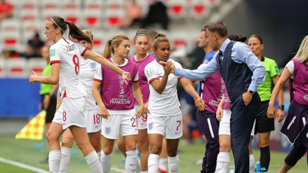 父亲节快乐！女足世界杯上，那些如师如父亦兄亦友的男教练们