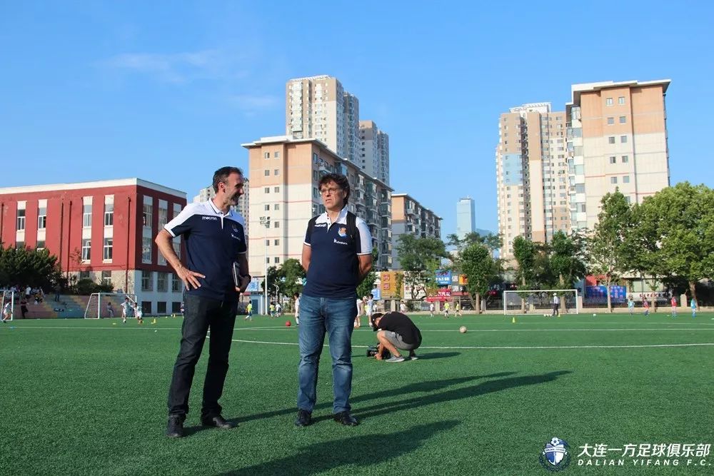 「蓝·青训」欧洲青训专家团考察万达4所基地校赞中国青训在前进