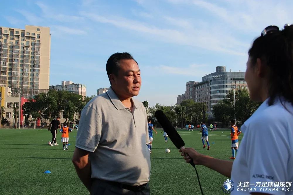 「蓝·青训」欧洲青训专家团考察万达4所基地校赞中国青训在前进