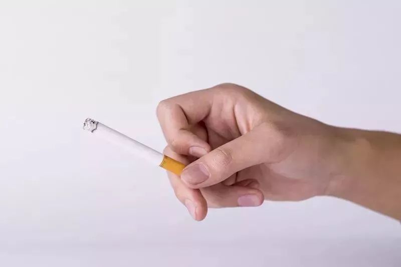 涂抹花露水引发大抢救,大量涂抹花露水会中毒吗