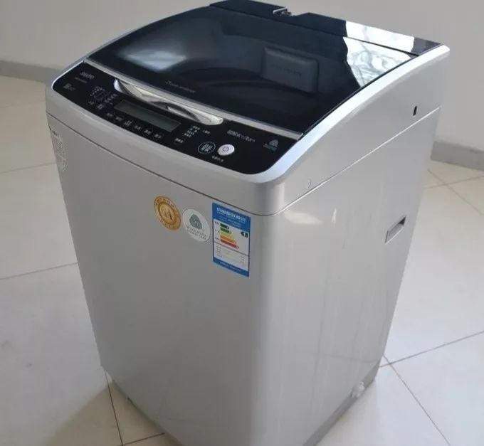 洗衣机加水有臭味怎么办,洗衣机污垢和霉菌