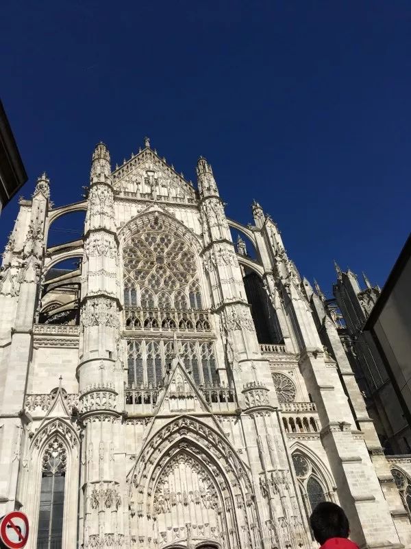 欧洲旅游教堂推荐,去欧洲旅行一定去五大教堂和城堡