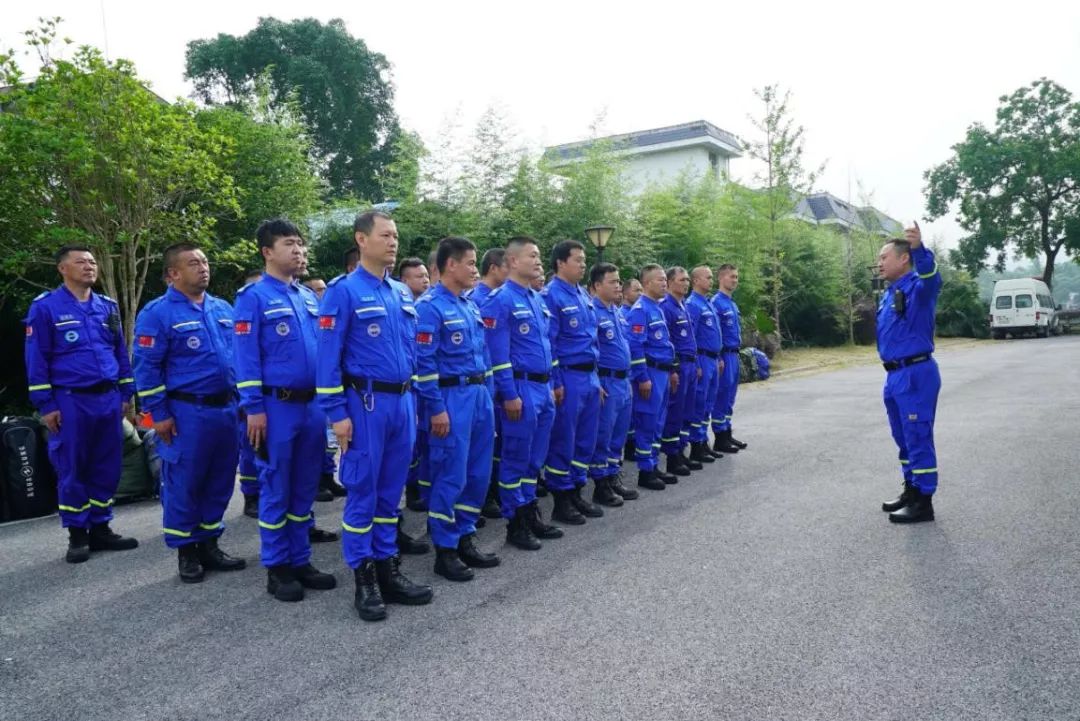 蓝天救援行动简报,蓝天救援是一支纯公益的队伍