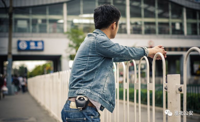 帮别人办信用卡收好处费犯法吗,帮朋友还信用卡收取费用犯法吗