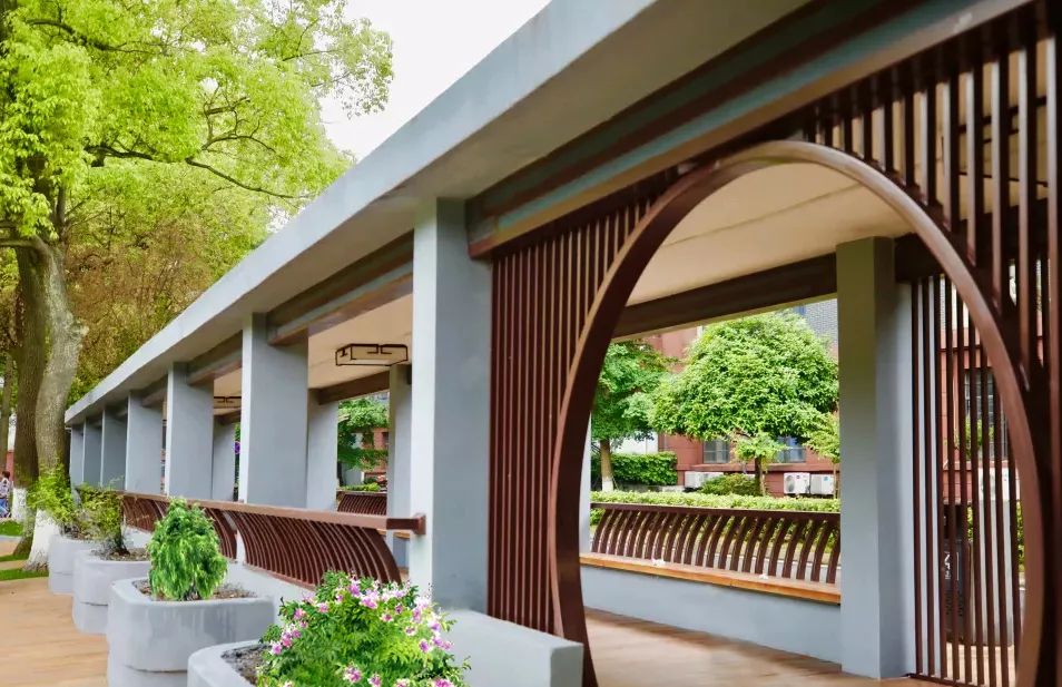 仙气荷池、时光走廊、滨湖绿道……川大持续惊艳焕颜！同学：这是仙境吗？